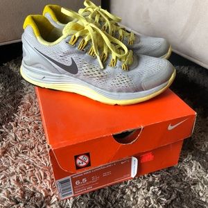 WMNS Nike Lunarglide +4